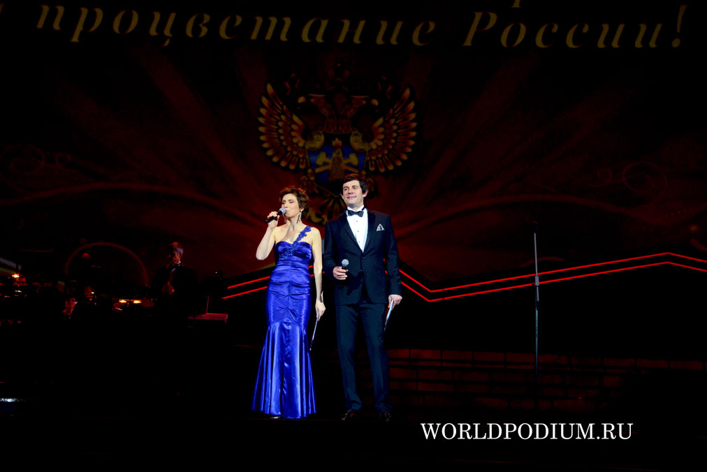 Любовь кремлевская. Ведущие в Кремлевском Дворце. Ведущий в Кремлевском Дворце. Ведущий концерта 6 ноября Кремлевский дворец. Платье для вечера в Кремлевский дворец.