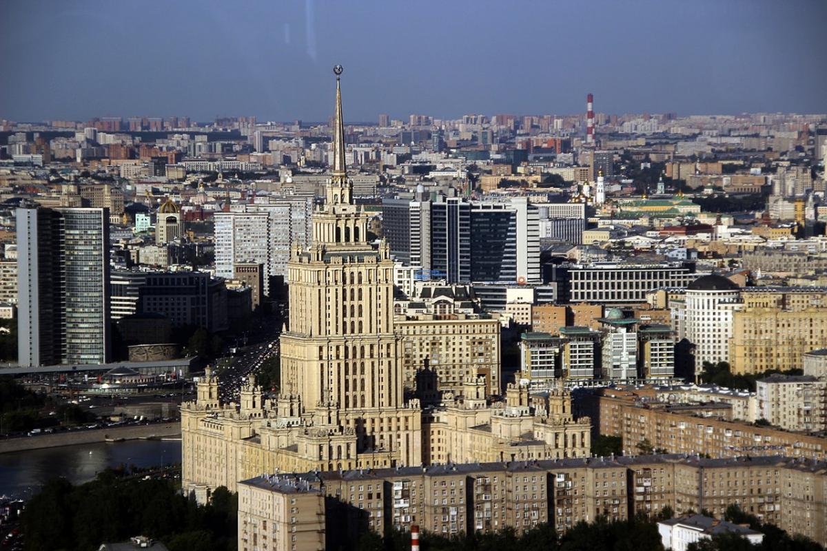 Московский получить. Штаб квартира в Москве рядом с Кремлем.