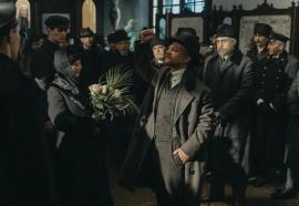 История в деталях: как комплекс костюма и реквизита Киностудии Горького восстановил моду эпохи для сериала «Хроники русской революции»
