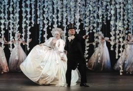 «В мире идеальном, где гармония реальна»: премьера искромётной комедии «Женитьба Бальзаминова» в постановке Сергея Газарова в театре «Современник»