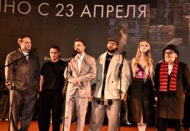 «Коммерсант» - премьера в «Октябре»