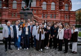 Студенты ИСИ почтили память героев у Могилы Неизвестного Солдата