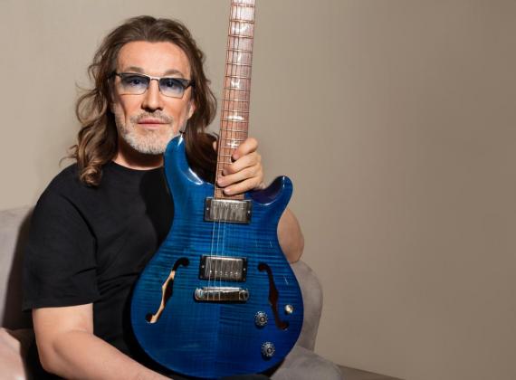 Владимир Кузьмин поздравит поклонниц с Международным женским днем большим концертом в Москве