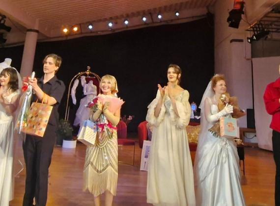 «История о столкновении миров двух непохожих женщин» в ШДИ