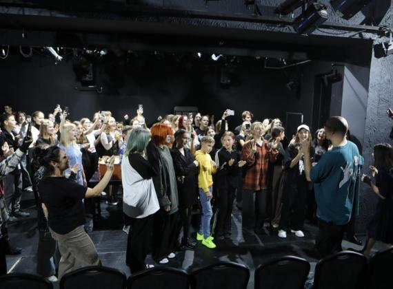 В Норильске подростки выйдут на сцену: на фестивале «Норильские сезоны» открывается театральная студия под руководством Дмитрия Крестьянкина