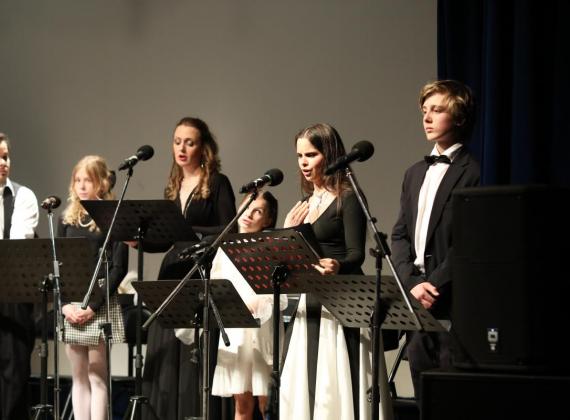 Литературно-музыкальная версия «Алисы в стране чудес» дала старт проекту «Живые сказки»