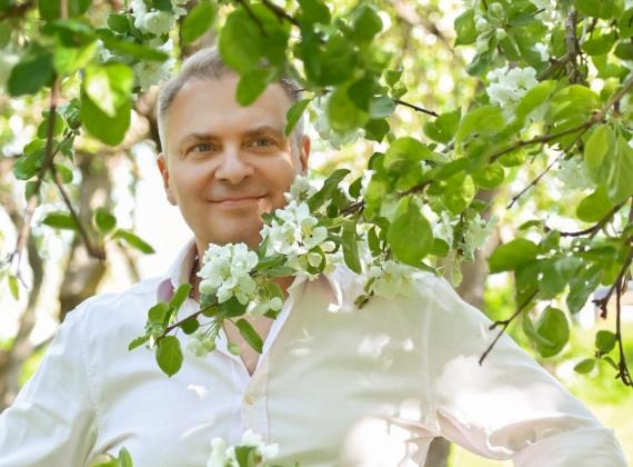 Александр Добронравов выпустил «Божественную»