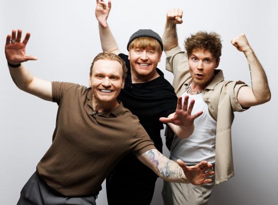 Полеты над сценой и исчезающий автомобиль в шоу «Повелители волшебства»: какую магию братья Сафроновы готовят к Новому году  