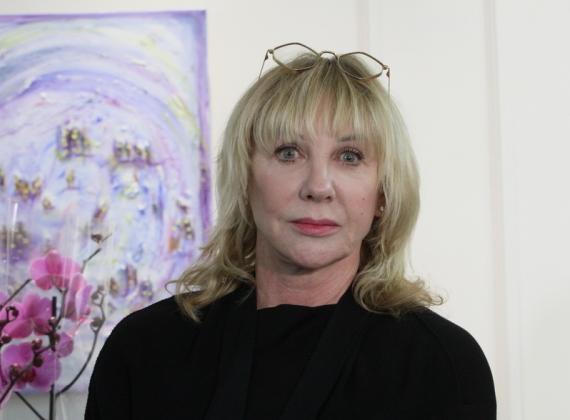 Елена Яковлева открыла персональную выставку в День Рождения