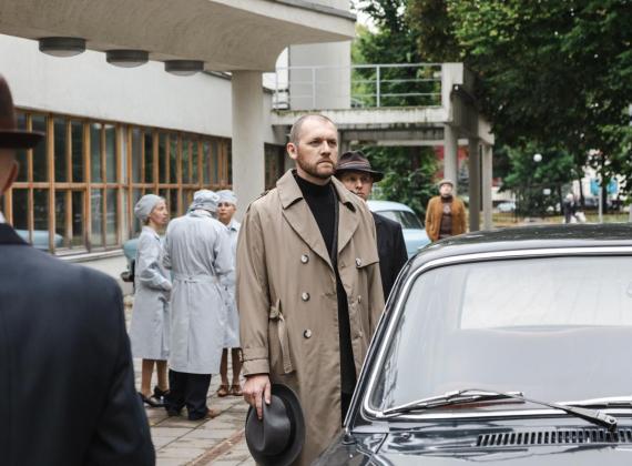 Денис Шведов, Аня Чиповская,  Софья Эрнст, Мария Андреева и Юрий Чурсин в многосерийном фильме «Доктор Преображенский» 2 сезон