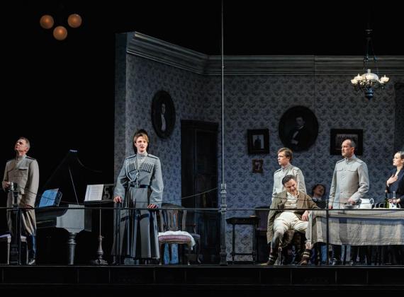 Премьера спектакля «Белая гвардия» в постановке Алексея Дубровского в Малом театре: «Виражи времени»