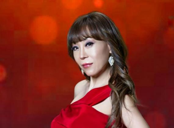 Суми Чо на сцене Дома Музыки