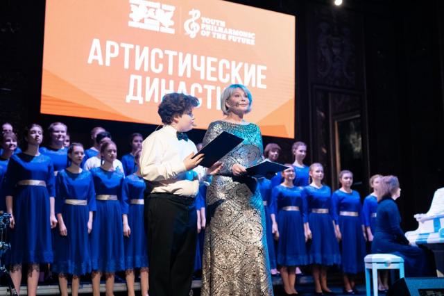 «Наше будущее в руках детей!»: на сцене Московского театра «Школа современной пьесы» с огромным успехом прошел концерт «Артистические династии»