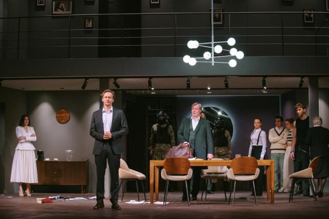 «Каждому времени свой "Тартюф"»: вечно актуальный шедевр Мольера в восхитительном спектакле Евгения Писарева в Театре Наций