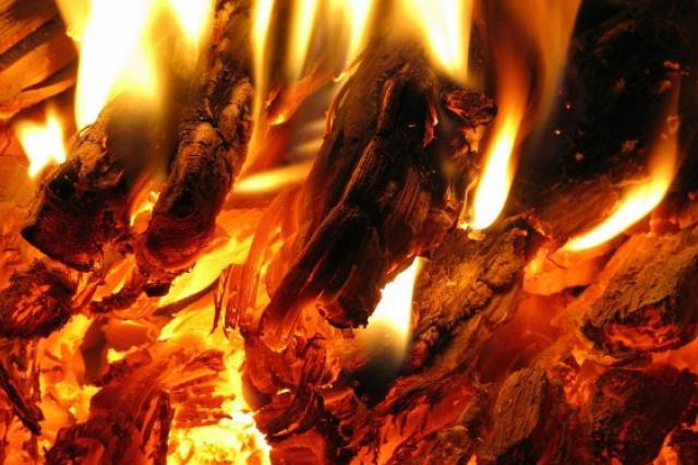 Ученые заподозрили неандертальцев в умении добывать огонь с помощью огнива 