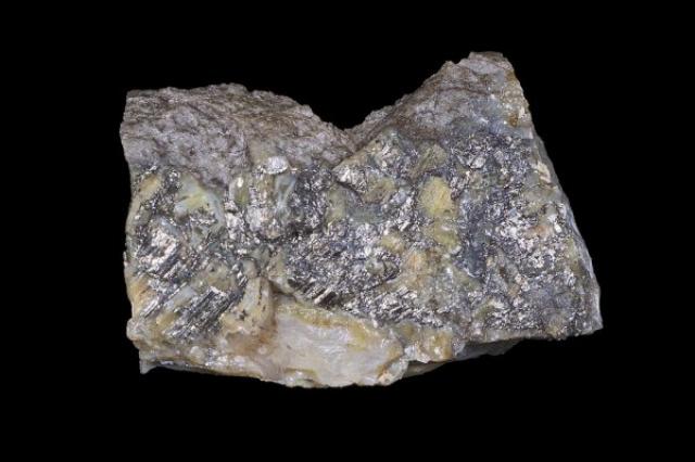 Немецкие учёные раскрыли причину странных размещений минерала калаверита  