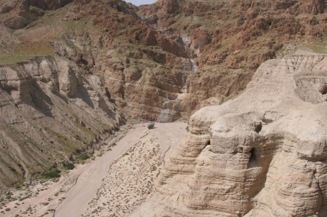 Ученые обнаружили текст в считавшихся пустыми свитках Мертвого моря 
