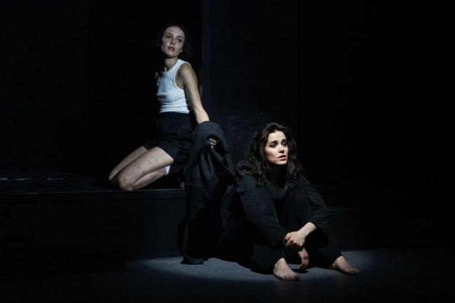 Премьера спектакля «Ближе» на Новой сцене Театра имени Ермоловой: «Откровенно о сокровенном…»