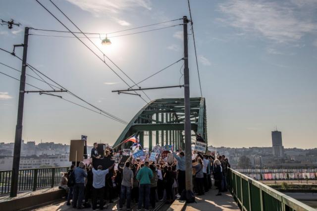 Гоша Куценко и Милош Бикович перекрыли мост в Белграде