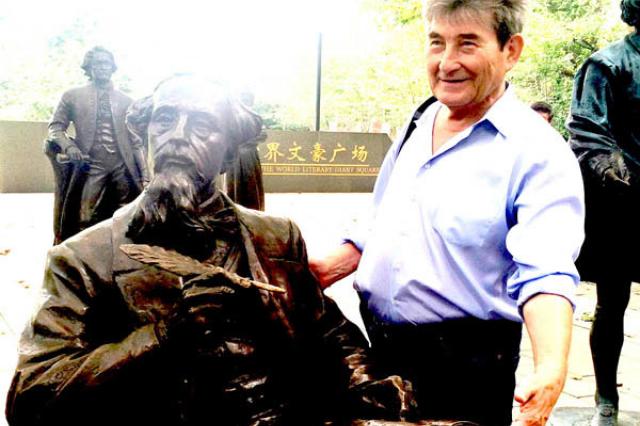 Российский писатель Марсель Салимов посетил с визитом Китай