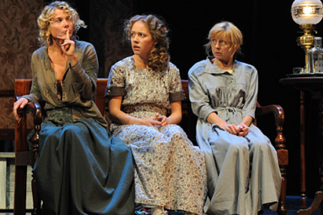 «Три сестры» на сцене Театра им. Моссовета