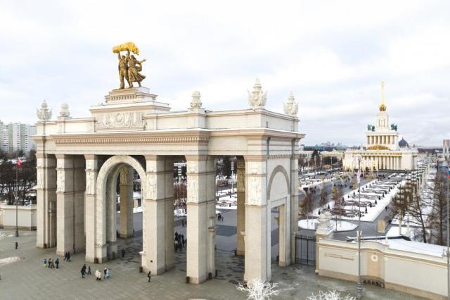 ВДНХ приглашает на экскурсии: архитектор арки Главного входа и его творческий путь