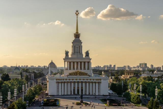 День строителя на ВДНХ: важные вехи