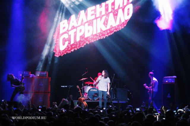 7 марта  в Москве звучали "песни для девочек" от группы "Валентин Стрыкало"!