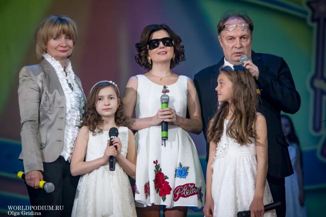 Диана Гурцкая стала почётным гостем на отчётном концерте театра «Домисолька» 