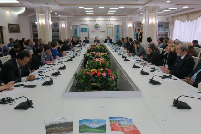 Посольством Киргизии в Казахстане проведен круглый стол к 90-летию Чингиза Айтматова