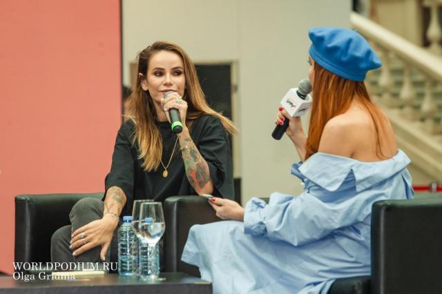 Айза Анохина  провела Public Talk на тему «Мода и стиль жизни»
