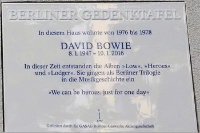 Мемориальная доска с именем Дэвида Боуи появилась в Берлине