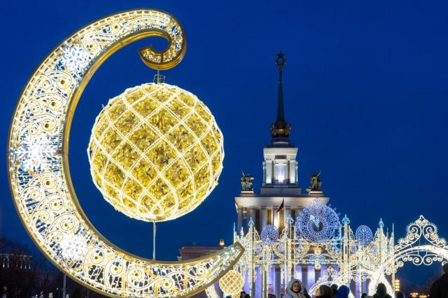 «Огни ВДНХ»: тематическая экскурсия по праздничной Выставке