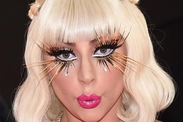 Леди Гага самоизолировалась из-за коронавируса