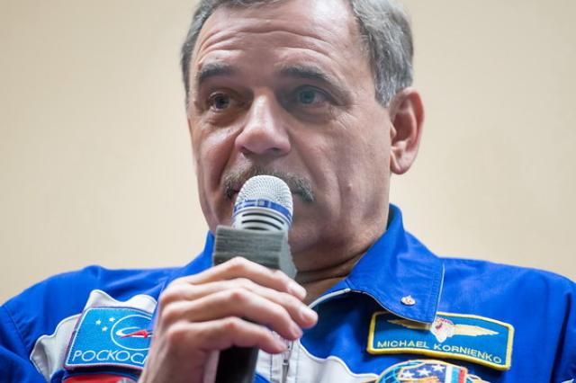 Профессионал риска: космонавт Михаил Корниенко готовит первый в мире стратосферный прыжок с парашютом на Южный полюс