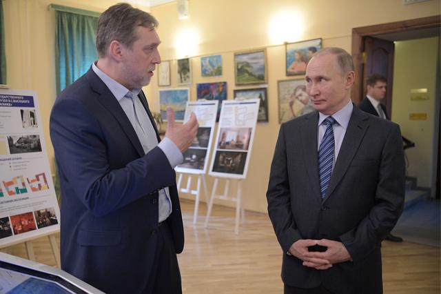 Путин посетил Музей Высоцкого на Таганке накануне юбилея поэта