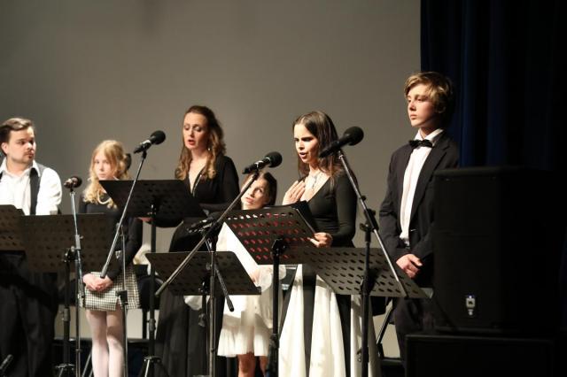 Литературно-музыкальная версия «Алисы в стране чудес» дала старт проекту «Живые сказки»