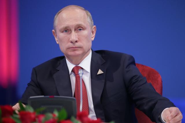 "Путин никогда не сдается": российские пенсионеры воспели президента
