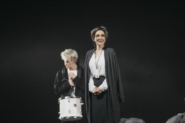 Екатерина Климова в премьере спектакля театра «Ателье» "Дорогая Елена Сергеевна": вечная борьба добра и зла, благородства и подлости в каждом человеке