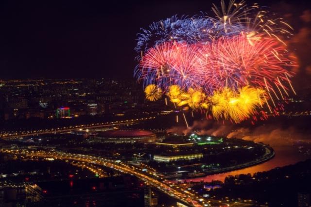Более 1000 москвичей и гостей столицы отпраздновали День Победы на самой высокой точке Европы