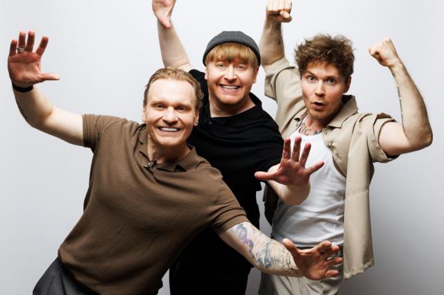 Полеты над сценой и исчезающий автомобиль в шоу «Повелители волшебства»: какую магию братья Сафроновы готовят к Новому году  