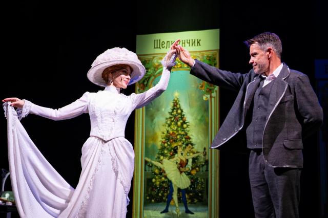 Кирилл Гребенщиков, Ольга Красько и Артём Елисеев в спектакле-концерте «Чайковский и Надежда»: театрализованное воплощение эпистолярного наследия гениального композитора  