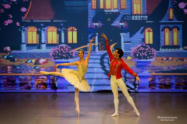 Звёзды Большого Театра, Кристина Кретова  и Игорь Цвирко, в премьере балета «Щелкунчик» на сцене "Барвиха Luxury Village"