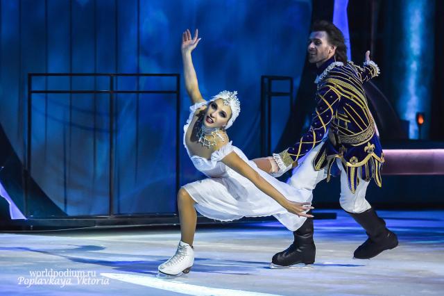 «Искушения не властны перед силой любви!»: Татьяна Навка представляет балет на льду «Лебединое озеро»