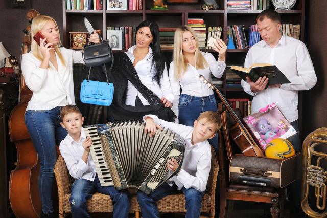 Газманов, Валерия и Кортнев поздравят с победой лучшую саратовскую семью