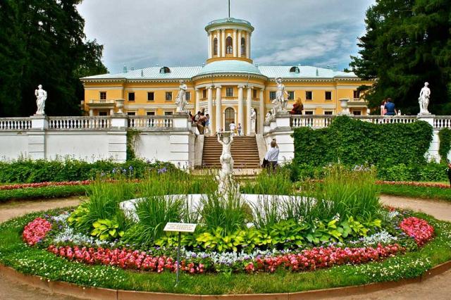 В «Архангельском» открыли воссозданные Ботанические оранжереи князя Юсупова