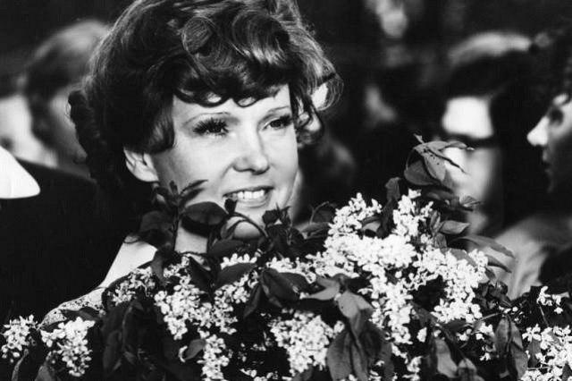 90 лет со Дня рождения Людмилы Гурченко: «Тают звёзды, сгорают кометы, Всё проходит, любовь бессмертна…» 