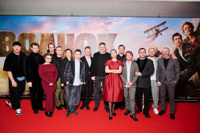 Евгений Ткачук, Юлия Хлынина, Марк-Малик Мурашкин и Даниил Воробьев представили фильм «Волчок» на светской премьере в Москве