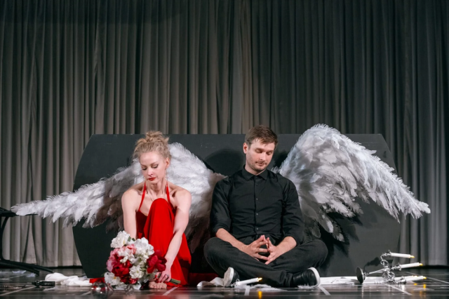 «Ретроспектива жизни!» - Светлана Ходченкова и Александр Метёлкин в спектакле «Зал ожидания»