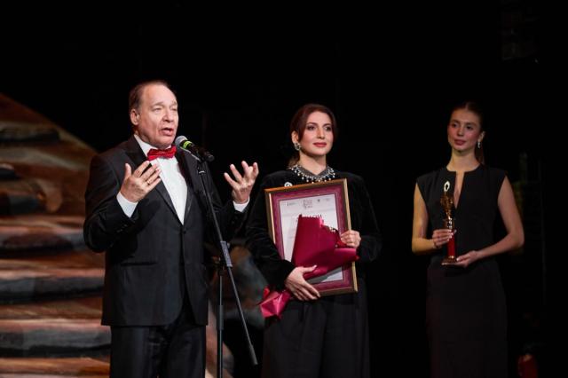 Певица Жасмин получила награду в номинации «Особый театр» за инклюзивный спектакль «Буратино и золотой ключик»